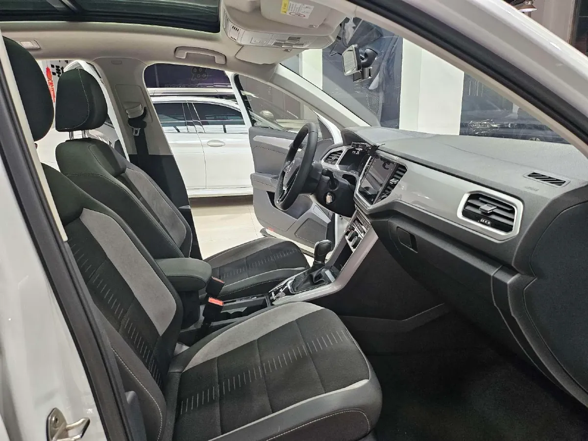 2021 Volkswagen T-Roc 1.4T 150HP L4 7DCT,autocango,china used car exporter,china ev exporter,chinese used car exporter,chinese used ev exporter