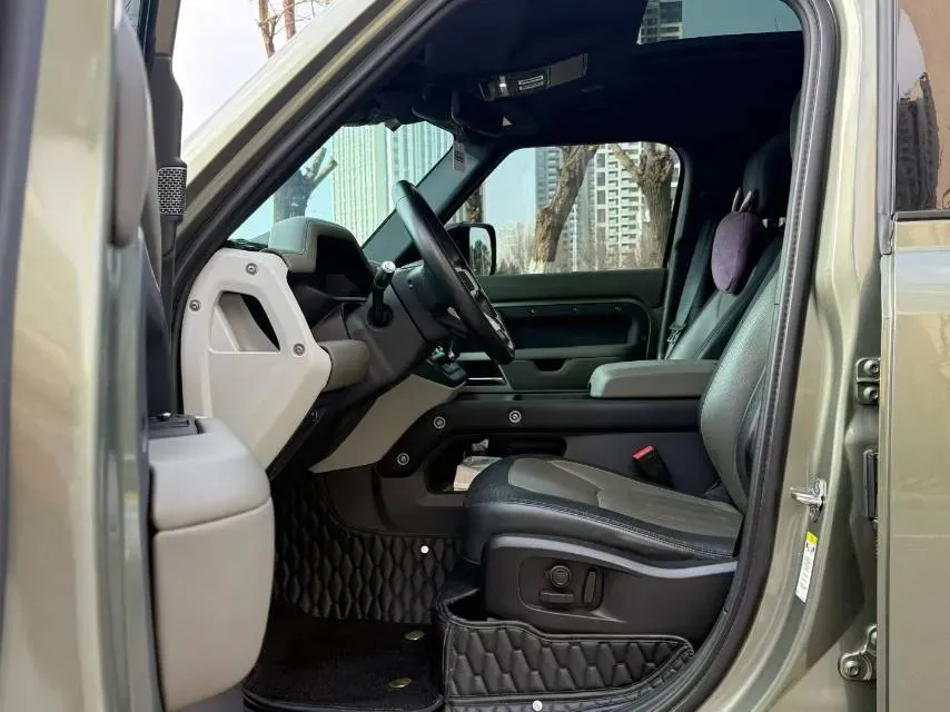 2021 Land Rover Defender 3.0T 400HP L6 8AT,autocango,china used car exporter,china ev exporter,chinese used car exporter,chinese used ev exporter