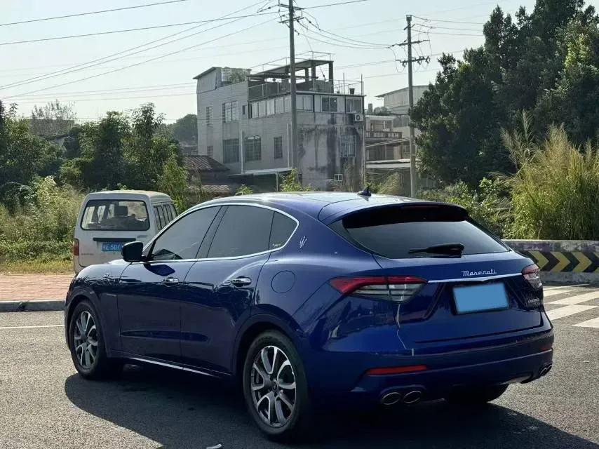 2022 Maserati Levante 2.0T 330HP L4 8AT,autocango,china used car exporter,china ev exporter,chinese used car exporter,chinese used ev exporter