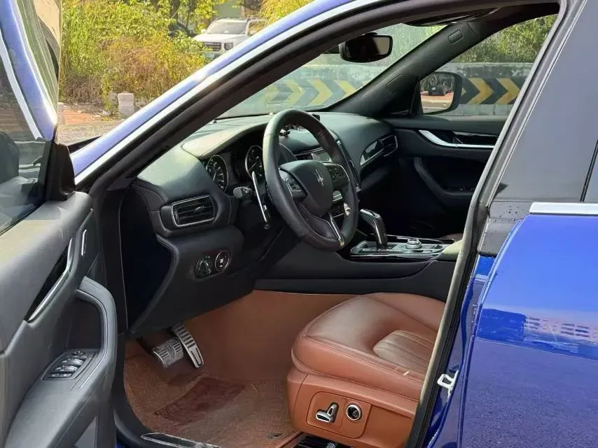 2022 Maserati Levante 2.0T 330HP L4 8AT,autocango,china used car exporter,china ev exporter,chinese used car exporter,chinese used ev exporter