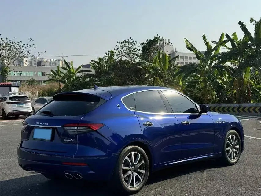 2022 Maserati Levante 2.0T 330HP L4 8AT,autocango,china used car exporter,china ev exporter,chinese used car exporter,chinese used ev exporter