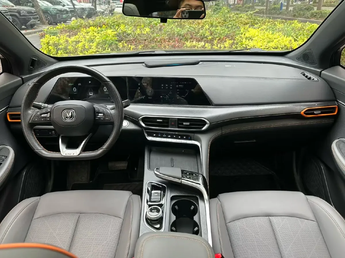 2022 ChangAn UNI-T 1.5T 188HP L4 7DCT,autocango,china used car exporter,china ev exporter,chinese used car exporter,chinese used ev exporter