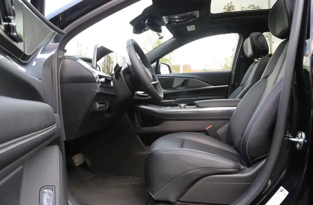 2025 Cadillac XT5 2.0T 237HP L4 9AT,autocango,china used car exporter,china ev exporter,chinese used car exporter,chinese used ev exporter