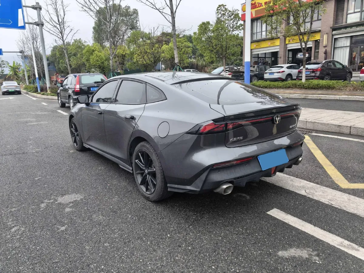 2024 ChangAn UNI-V 1.5T 188HP L4 7DCT,autocango,china used car exporter,china ev exporter,chinese used car exporter,chinese used ev exporter