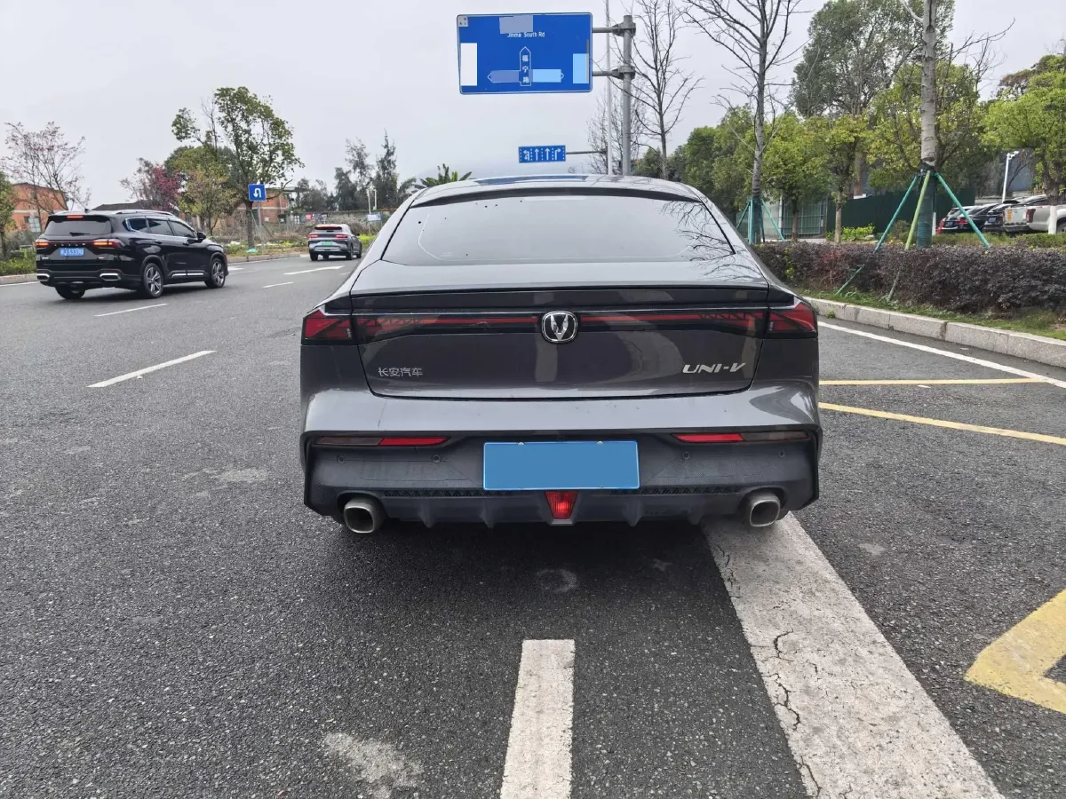 2024 ChangAn UNI-V 1.5T 188HP L4 7DCT,autocango,china used car exporter,china ev exporter,chinese used car exporter,chinese used ev exporter