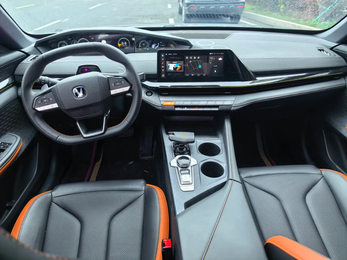 2024 ChangAn UNI-V 1.5T 188HP L4 7DCT,autocango,china used car exporter,china ev exporter,chinese used car exporter,chinese used ev exporter