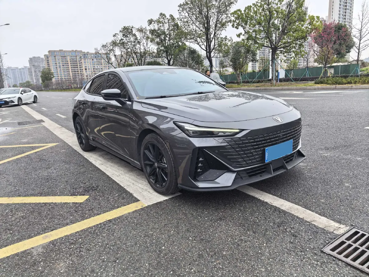 2024 ChangAn UNI-V 1.5T 188HP L4 7DCT,autocango,china used car exporter,china ev exporter,chinese used car exporter,chinese used ev exporter