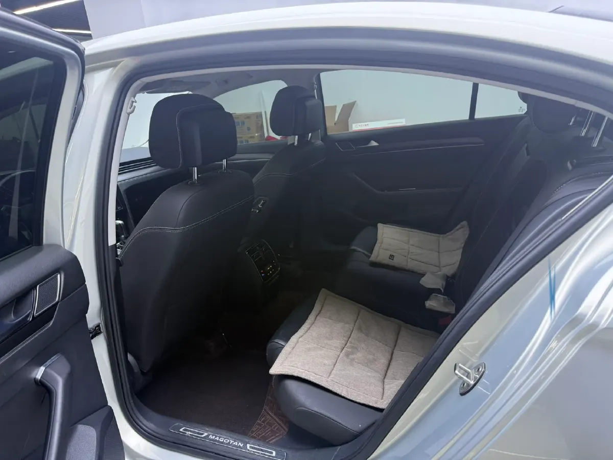 2020 Volkswagen Magotan 2.0T 186HP L4 7DCT,autocango,china used car exporter,china ev exporter,chinese used car exporter,chinese used ev exporter
