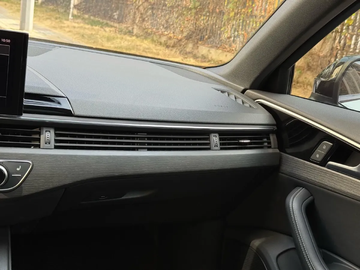 2023 Audi A4L 2.0T 190HP L4 7DCT,autocango,china used car exporter,china ev exporter,chinese used car exporter,chinese used ev exporter