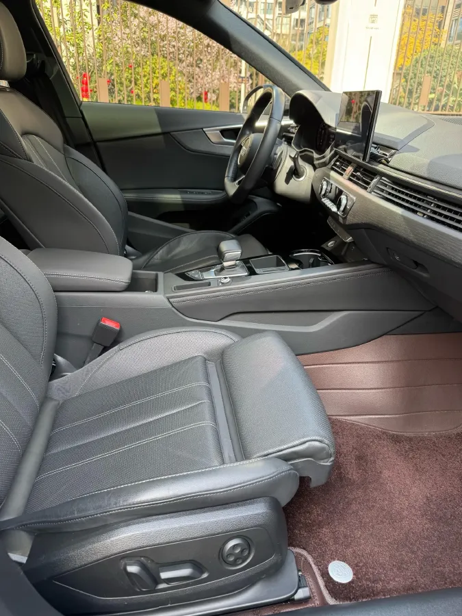 2023 Audi A4L 2.0T 190HP L4 7DCT,autocango,china used car exporter,china ev exporter,chinese used car exporter,chinese used ev exporter