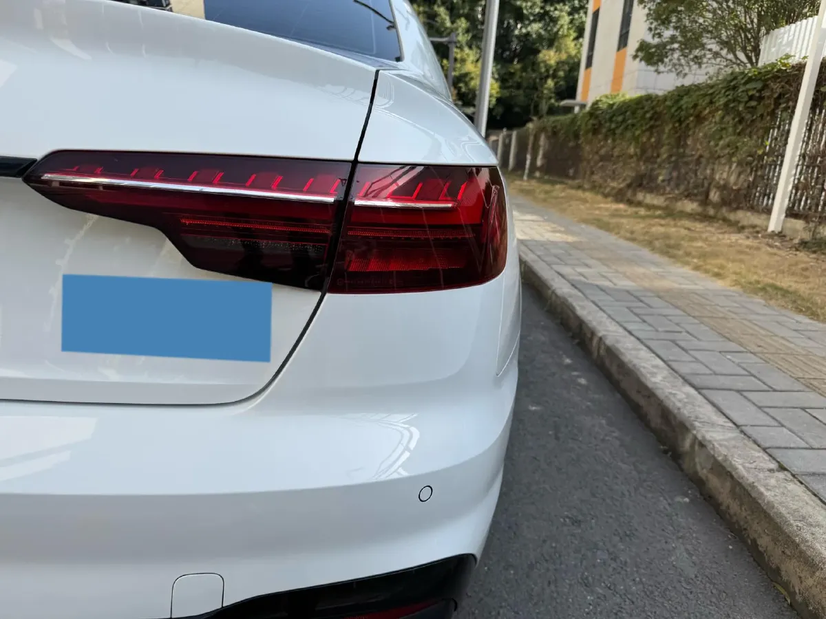 2023 Audi A4L 2.0T 190HP L4 7DCT,autocango,china used car exporter,china ev exporter,chinese used car exporter,chinese used ev exporter