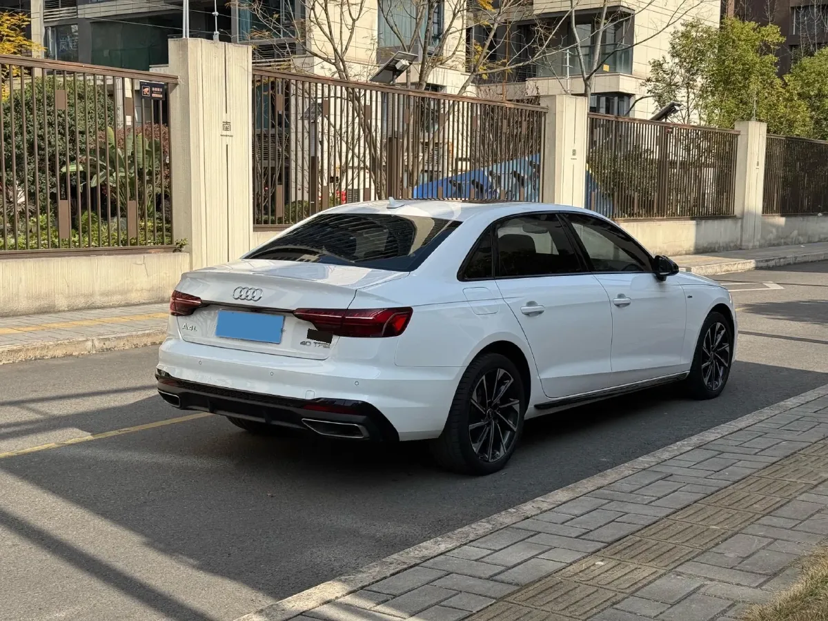2023 Audi A4L 2.0T 190HP L4 7DCT,autocango,china used car exporter,china ev exporter,chinese used car exporter,chinese used ev exporter