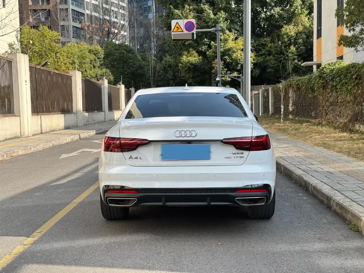 2023 Audi A4L 2.0T 190HP L4 7DCT,autocango,china used car exporter,china ev exporter,chinese used car exporter,chinese used ev exporter