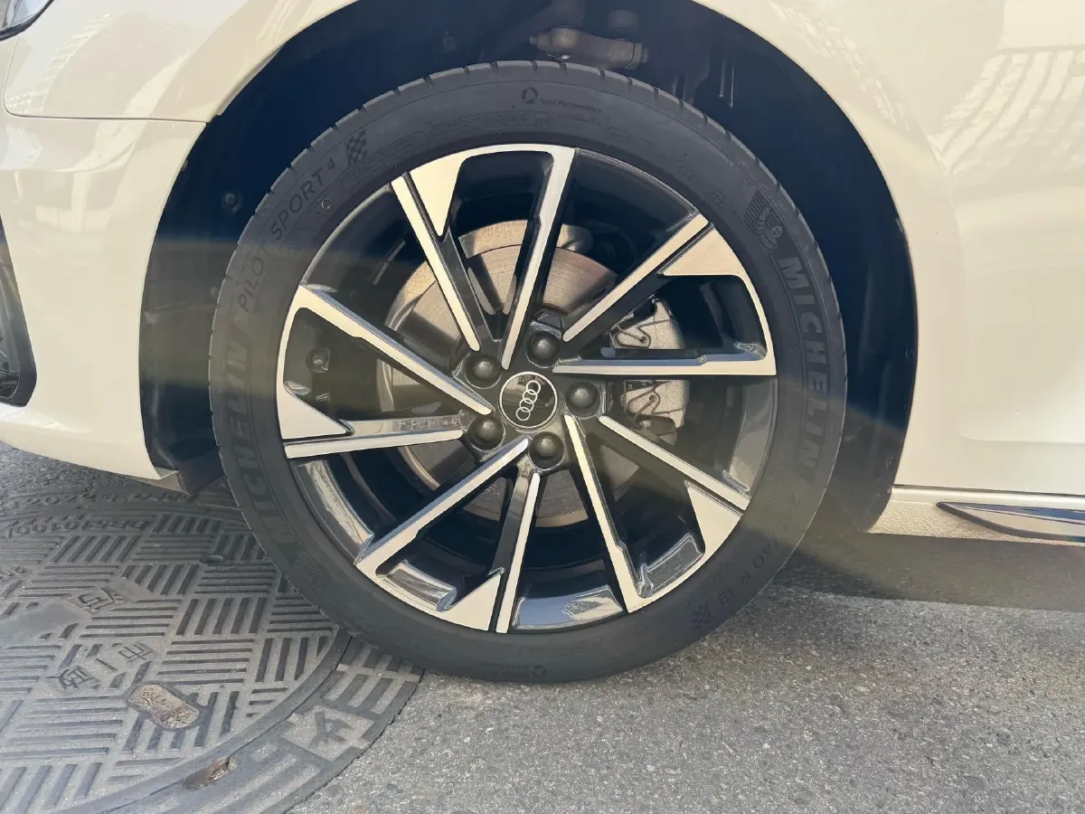 2023 Audi A4L 2.0T 190HP L4 7DCT,autocango,china used car exporter,china ev exporter,chinese used car exporter,chinese used ev exporter