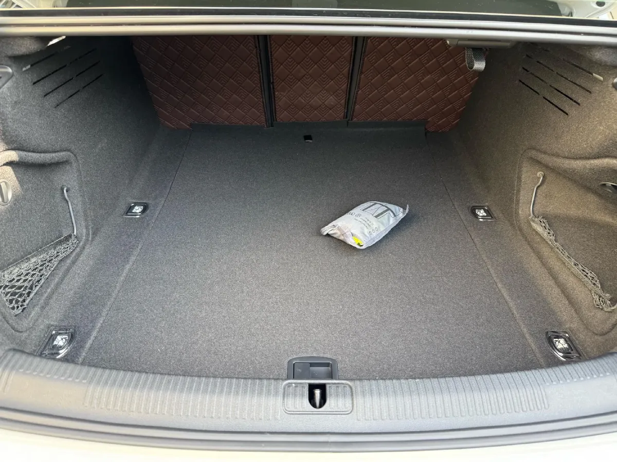 2023 Audi A4L 2.0T 190HP L4 7DCT,autocango,china used car exporter,china ev exporter,chinese used car exporter,chinese used ev exporter