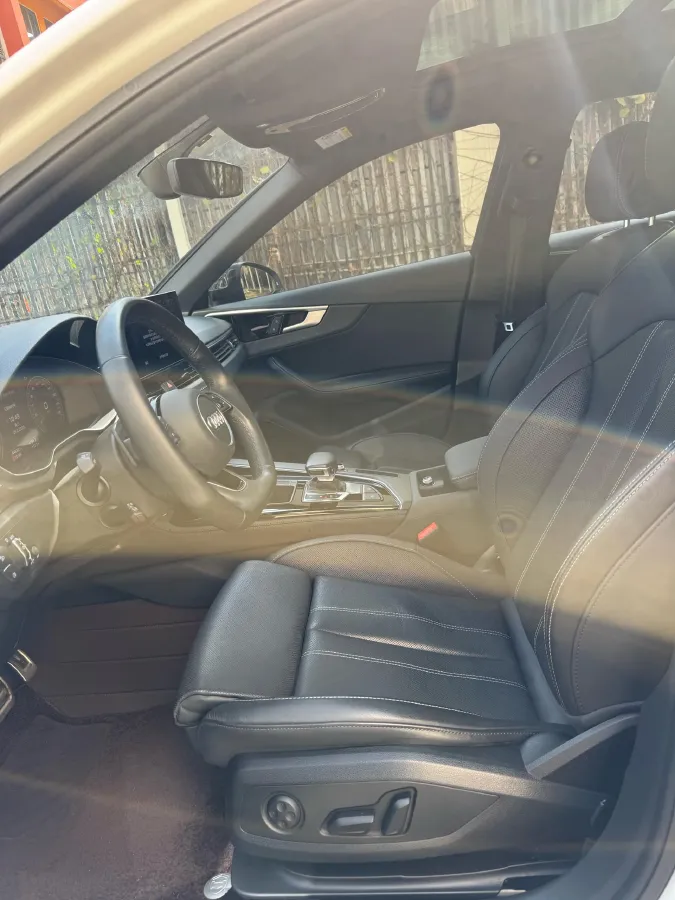 2023 Audi A4L 2.0T 190HP L4 7DCT,autocango,china used car exporter,china ev exporter,chinese used car exporter,chinese used ev exporter