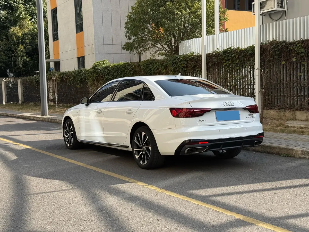2023 Audi A4L 2.0T 190HP L4 7DCT,autocango,china used car exporter,china ev exporter,chinese used car exporter,chinese used ev exporter