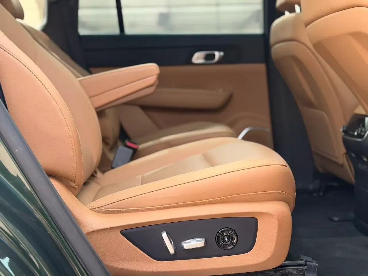 2021 Li ONE Range Extended 131HP REEV 40.5KWH,autocango,china used car exporter,china ev exporter,chinese used car exporter,chinese used ev exporter