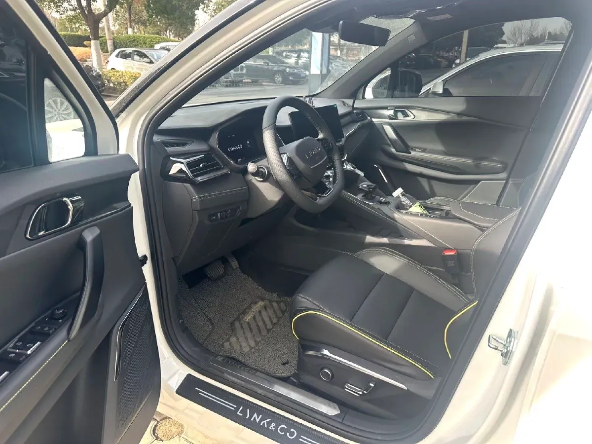 2023 LYNK&CO 06 1.5T 181HP L4 7DCT,autocango,china used car exporter,china ev exporter,chinese used car exporter,chinese used ev exporter