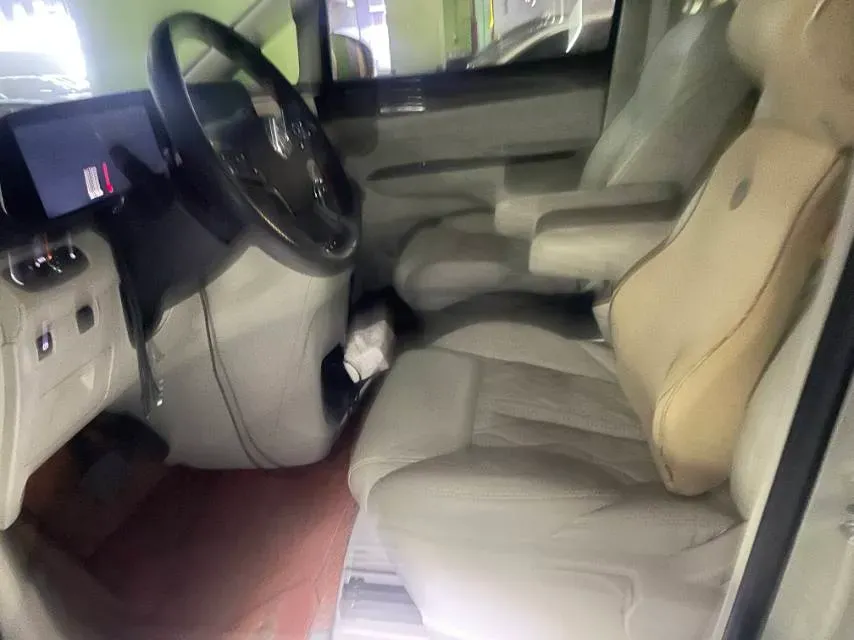 2022 Buick GL8 2.0T 237HP L4 9AT,autocango,china used car exporter,china ev exporter,chinese used car exporter,chinese used ev exporter