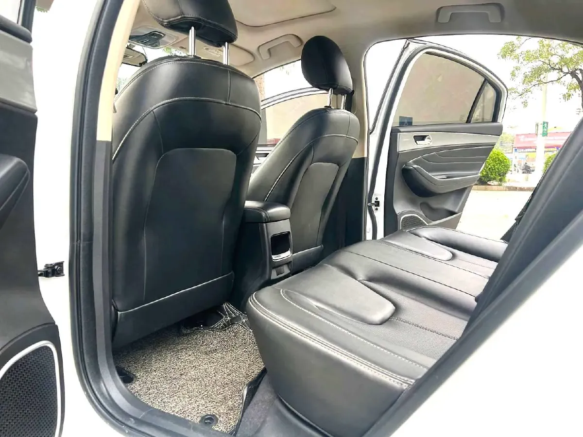 2019 Chery Arrizo 5 1.5L 116HP L4 5MT,autocango,china used car exporter,china ev exporter,chinese used car exporter,chinese used ev exporter