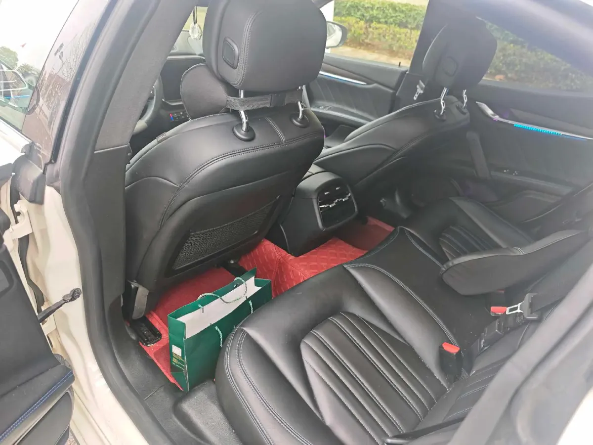 2021 Maserati Ghibli 2.0T 330HP L4 8AT,autocango,china used car exporter,china ev exporter,chinese used car exporter,chinese used ev exporter