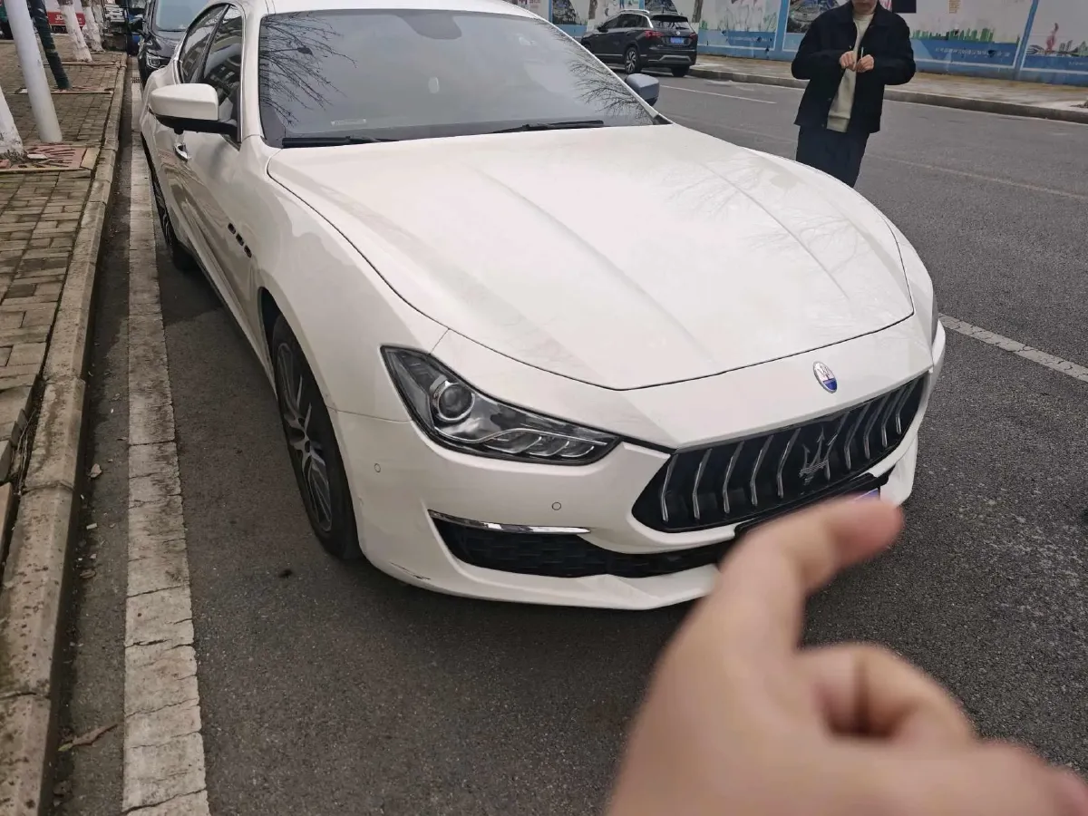 2021 Maserati Ghibli 2.0T 330HP L4 8AT,autocango,china used car exporter,china ev exporter,chinese used car exporter,chinese used ev exporter