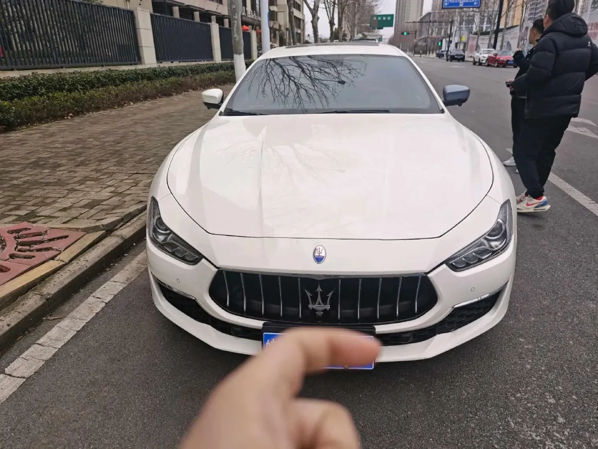 2021 Maserati Ghibli 2.0T 330HP L4 8AT,autocango,china used car exporter,china ev exporter,chinese used car exporter,chinese used ev exporter