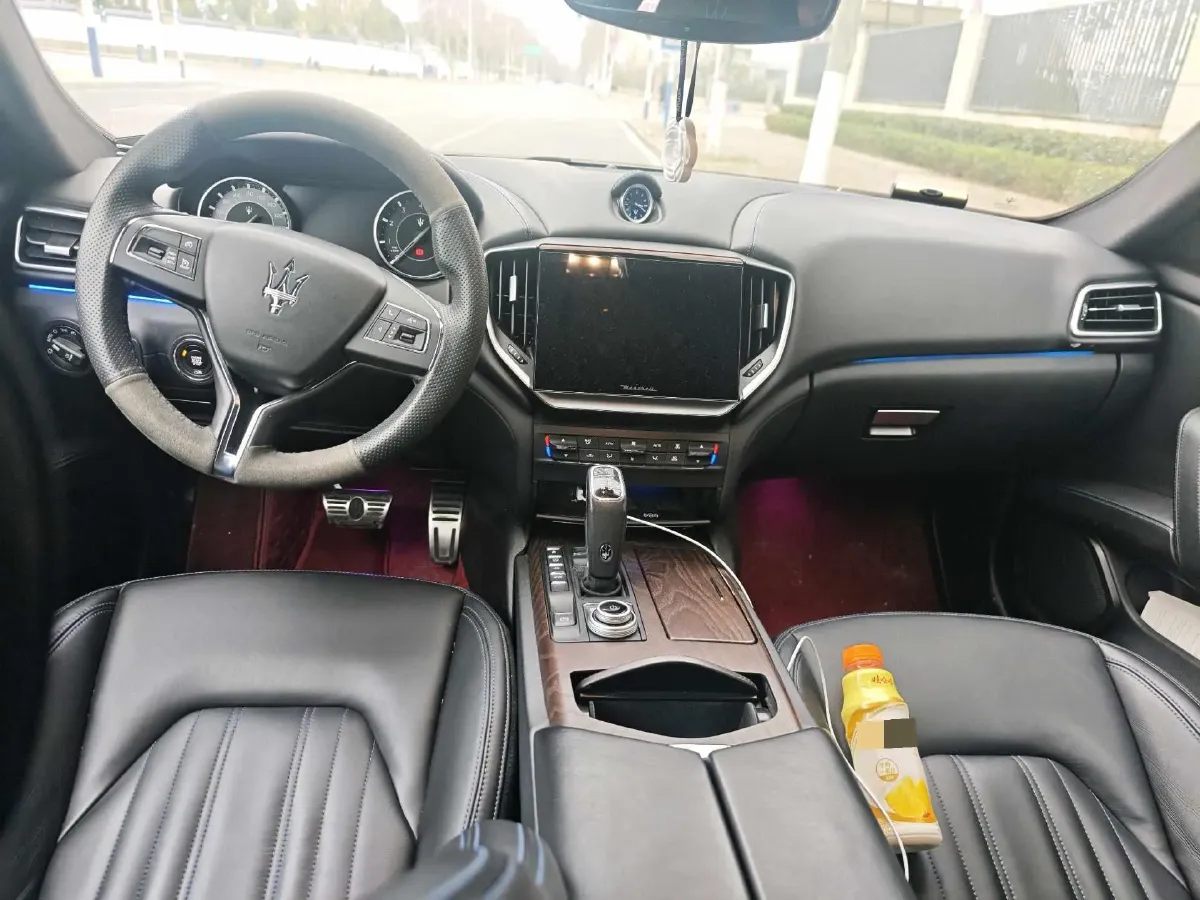 2021 Maserati Ghibli 2.0T 330HP L4 8AT,autocango,china used car exporter,china ev exporter,chinese used car exporter,chinese used ev exporter