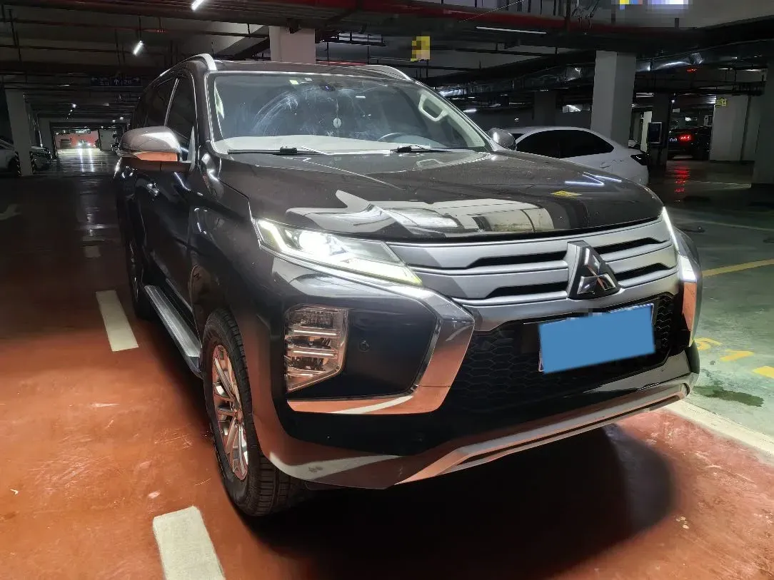 2020 Mitsubishi Pajero 3.0L 209HP V6 8AT,autocango,china used car exporter,china ev exporter,chinese used car exporter,chinese used ev exporter