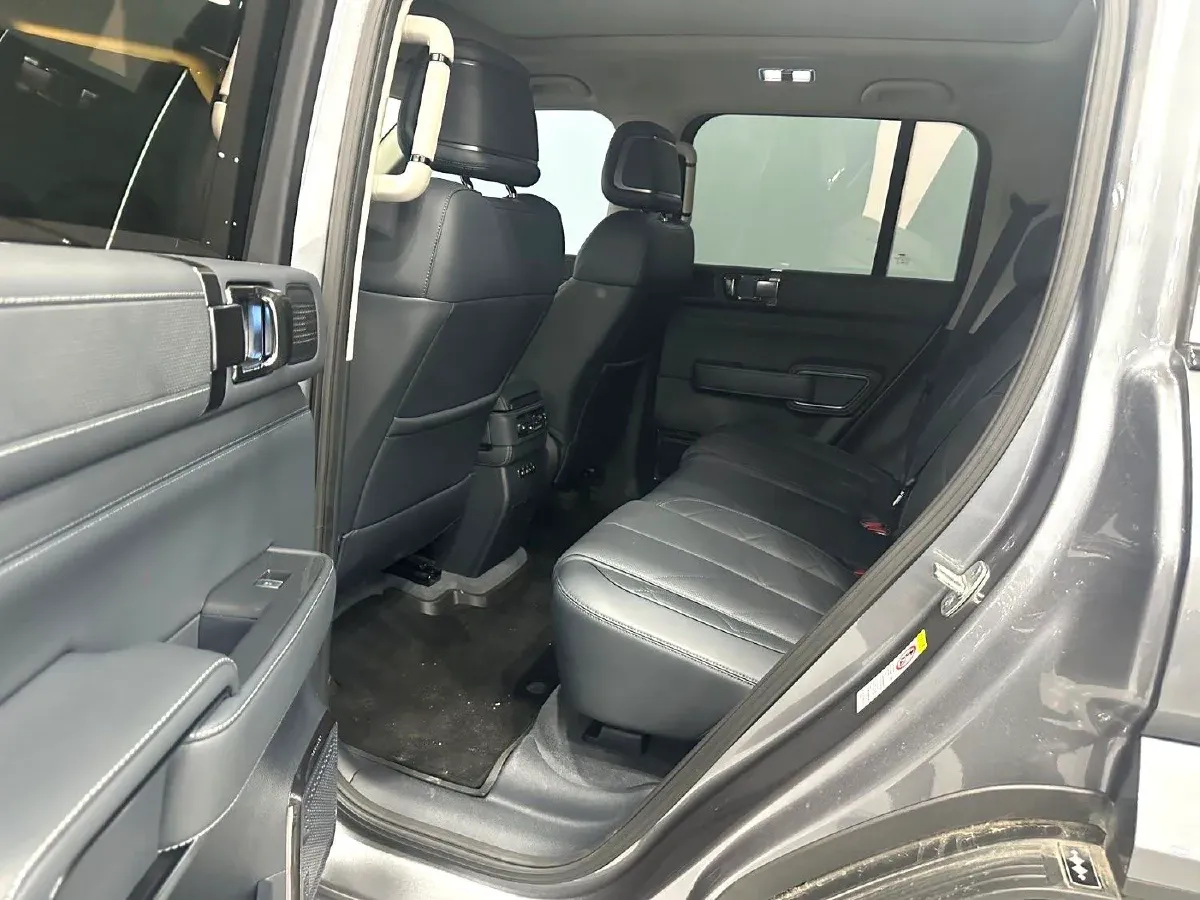 2025 FangChengBao Bao 5 1.5T 194HP L4 E-CVT PHEV 31.8KWH,autocango,china used car exporter,china ev exporter,chinese used car exporter,chinese used ev exporter