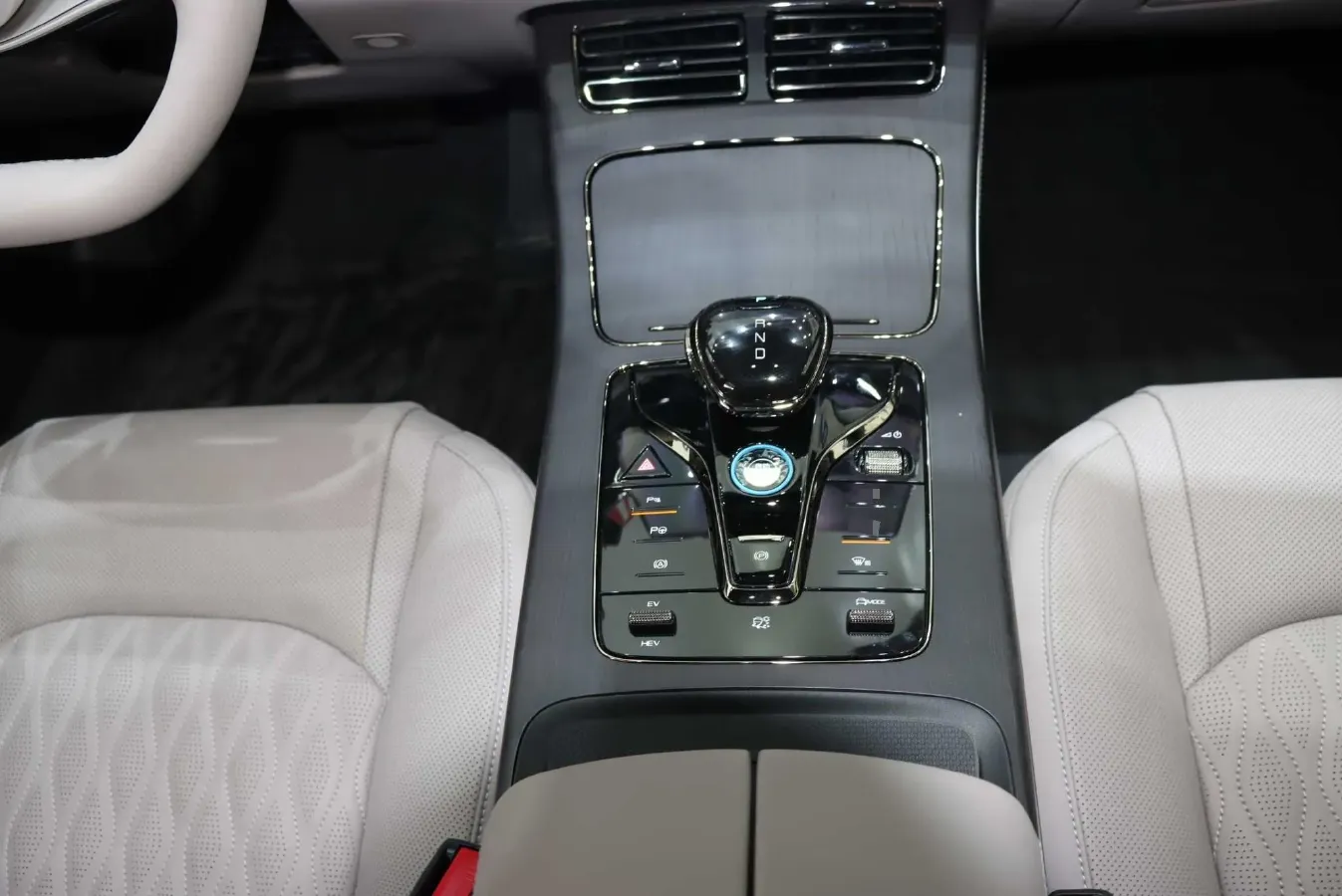 2025 BYD Han 1.5T 156HP L4 E-CVT PHEV,autocango,china used car exporter,china ev exporter,chinese used car exporter,chinese used ev exporter