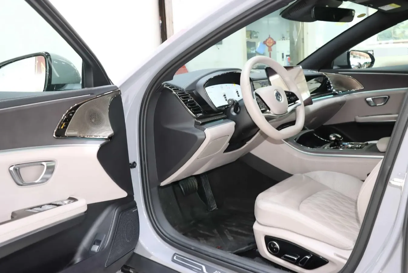 2025 BYD Han 1.5T 156HP L4 E-CVT PHEV,autocango,china used car exporter,china ev exporter,chinese used car exporter,chinese used ev exporter