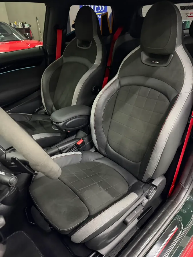 2022 MINI JCW 2.0T 231HP L4 8AT,autocango,china used car exporter,china ev exporter,chinese used car exporter,chinese used ev exporter