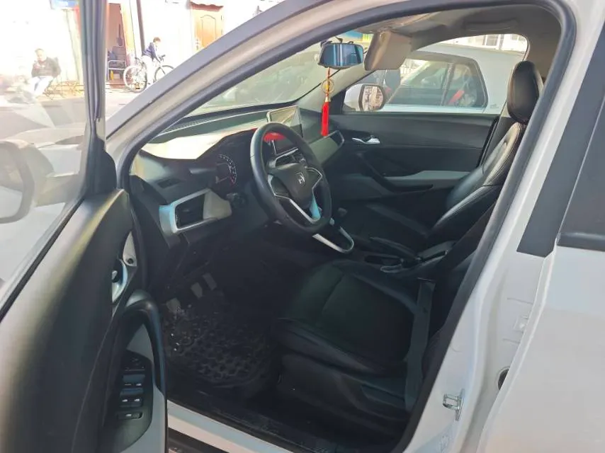 2017 BaoJun 310W 1.5L 105HP L4 6MT,autocango,china used car exporter,china ev exporter,chinese used car exporter,chinese used ev exporter