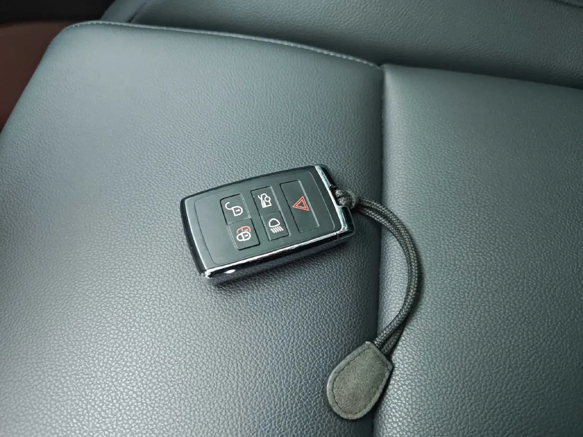 2023 Jaguar XFL 2.0T 200HP L4 8AT,autocango,china used car exporter,china ev exporter,chinese used car exporter,chinese used ev exporter