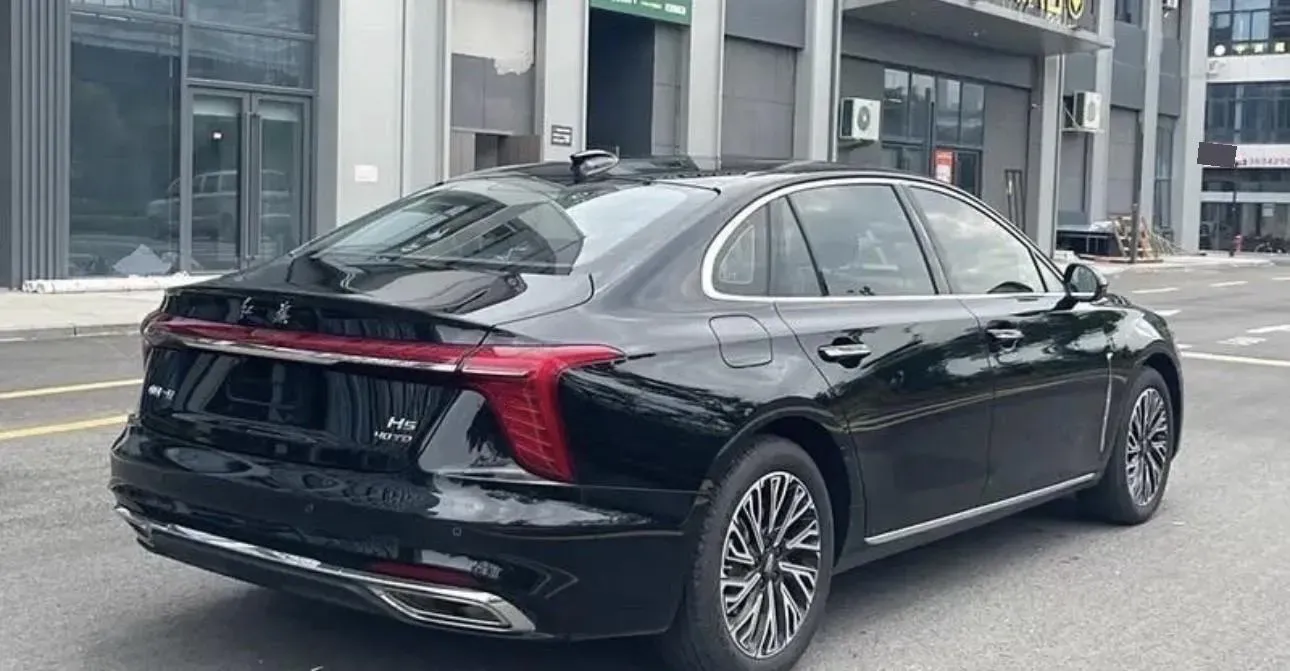 2024 HongQi H5 2.0T 224HP L4 8AT,autocango,china used car exporter,china ev exporter,chinese used car exporter,chinese used ev exporter