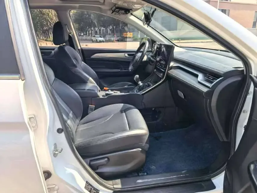 2022 ChangAn Oshan X7 Plus 1.5T 170HP L4 6MT,autocango,china used car exporter,china ev exporter,chinese used car exporter,chinese used ev exporter