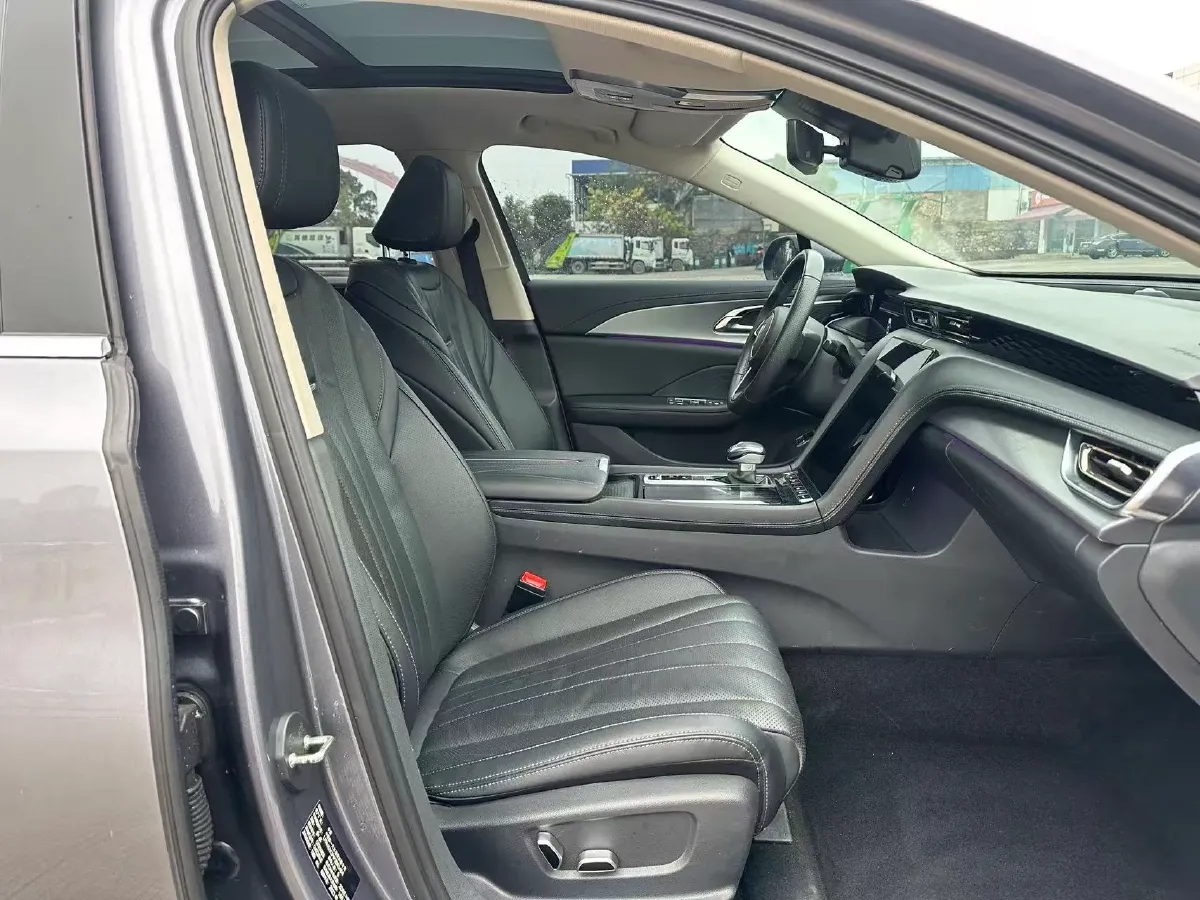 2024 HongQi H5 2.0T 224HP L4 8AT,autocango,china used car exporter,china ev exporter,chinese used car exporter,chinese used ev exporter