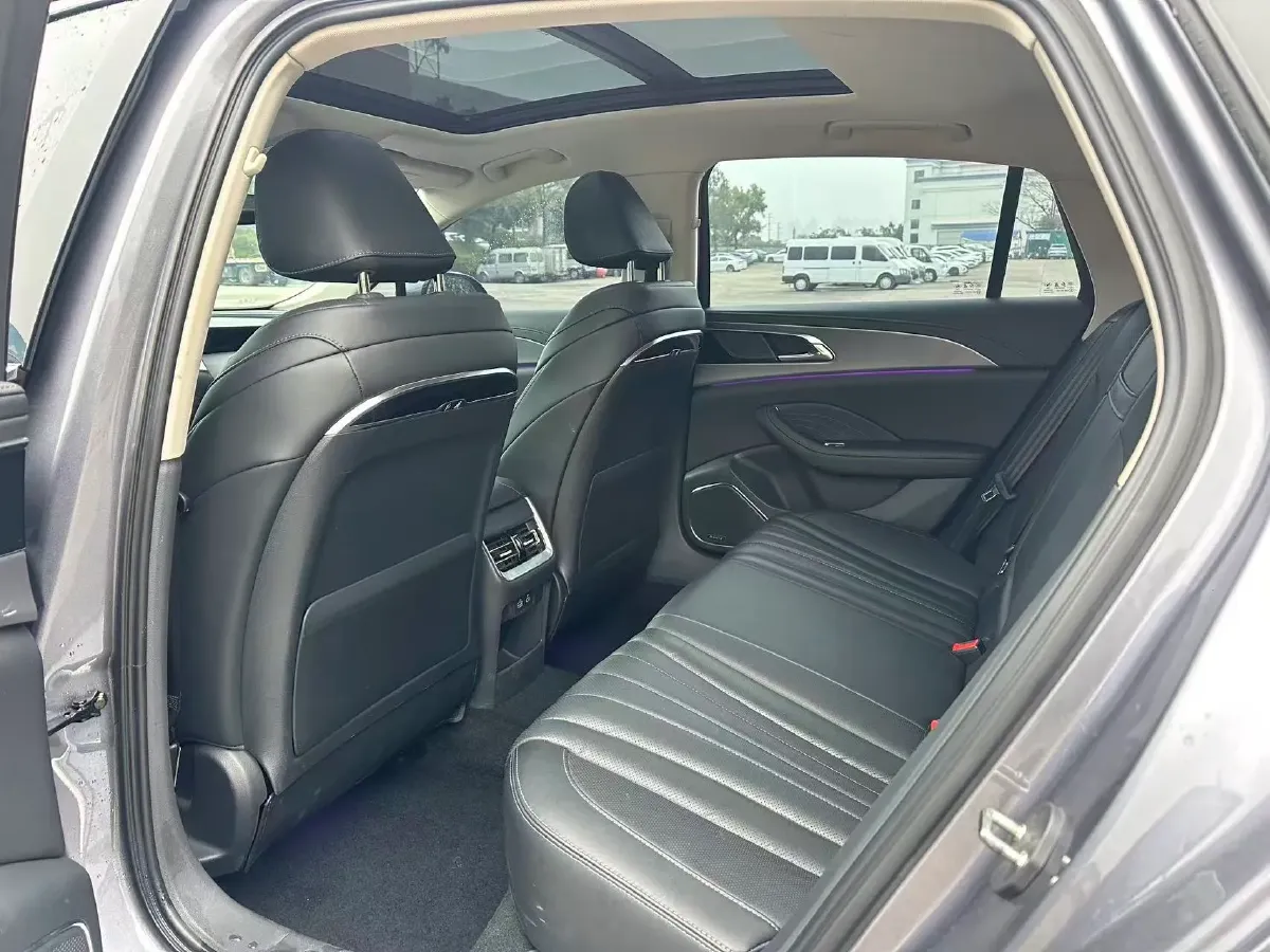 2024 HongQi H5 2.0T 224HP L4 8AT,autocango,china used car exporter,china ev exporter,chinese used car exporter,chinese used ev exporter