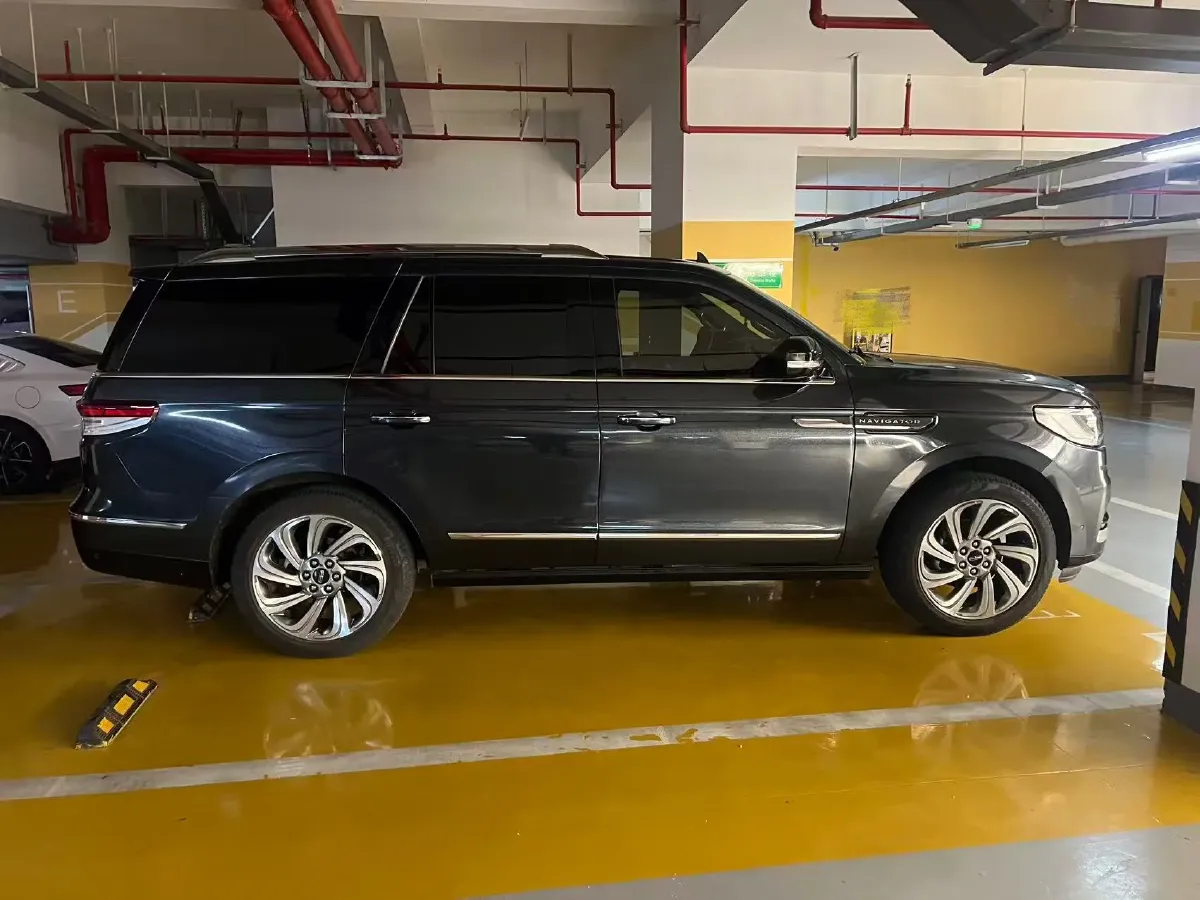 2022 BMW X7 3.0T 340HP L6 8AT,autocango,china used car exporter,china ev exporter,chinese used car exporter,chinese used ev exporter