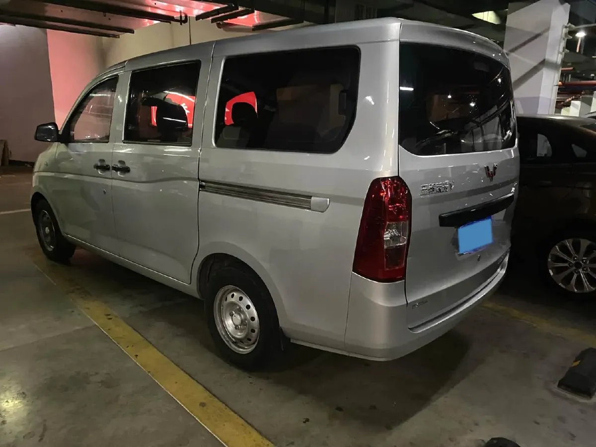 2018 WuLing RongGuang V 1.2L 88HP L4 5MT,autocango,china used car exporter,china ev exporter,chinese used car exporter,chinese used ev exporter