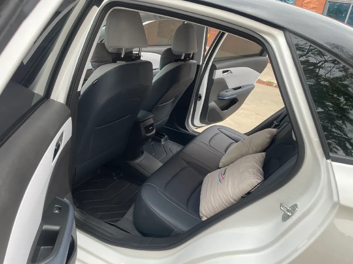 2024 Chevrolet Monza 1.5L 113HP L4 6DCT,autocango,china used car exporter,china ev exporter,chinese used car exporter,chinese used ev exporter