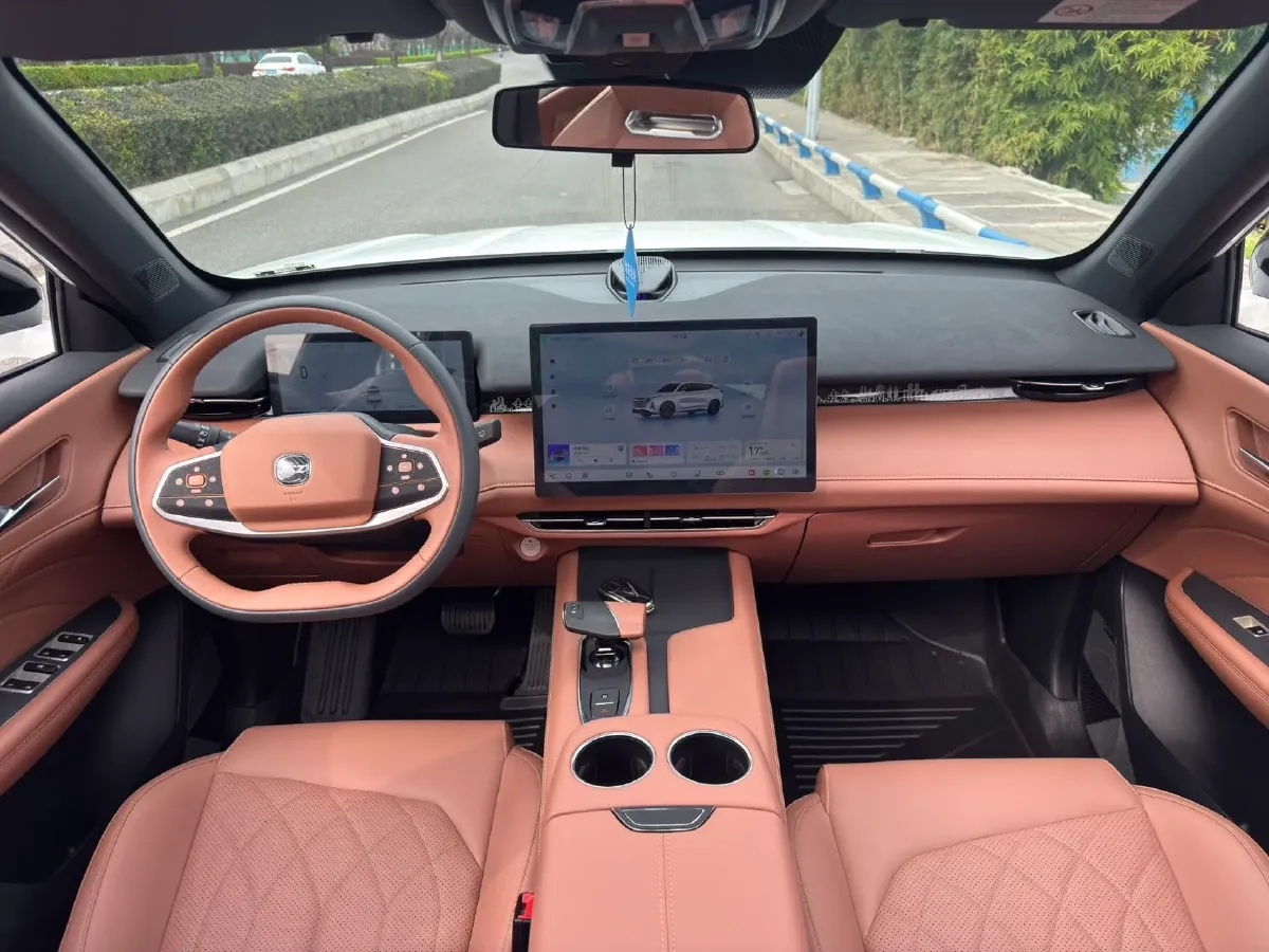 2024 ChangAn UNI-Z 1.5L 98HP L4 E-CVT PHEV 18.4KWH,autocango,china used car exporter,china ev exporter,chinese used car exporter,chinese used ev exporter