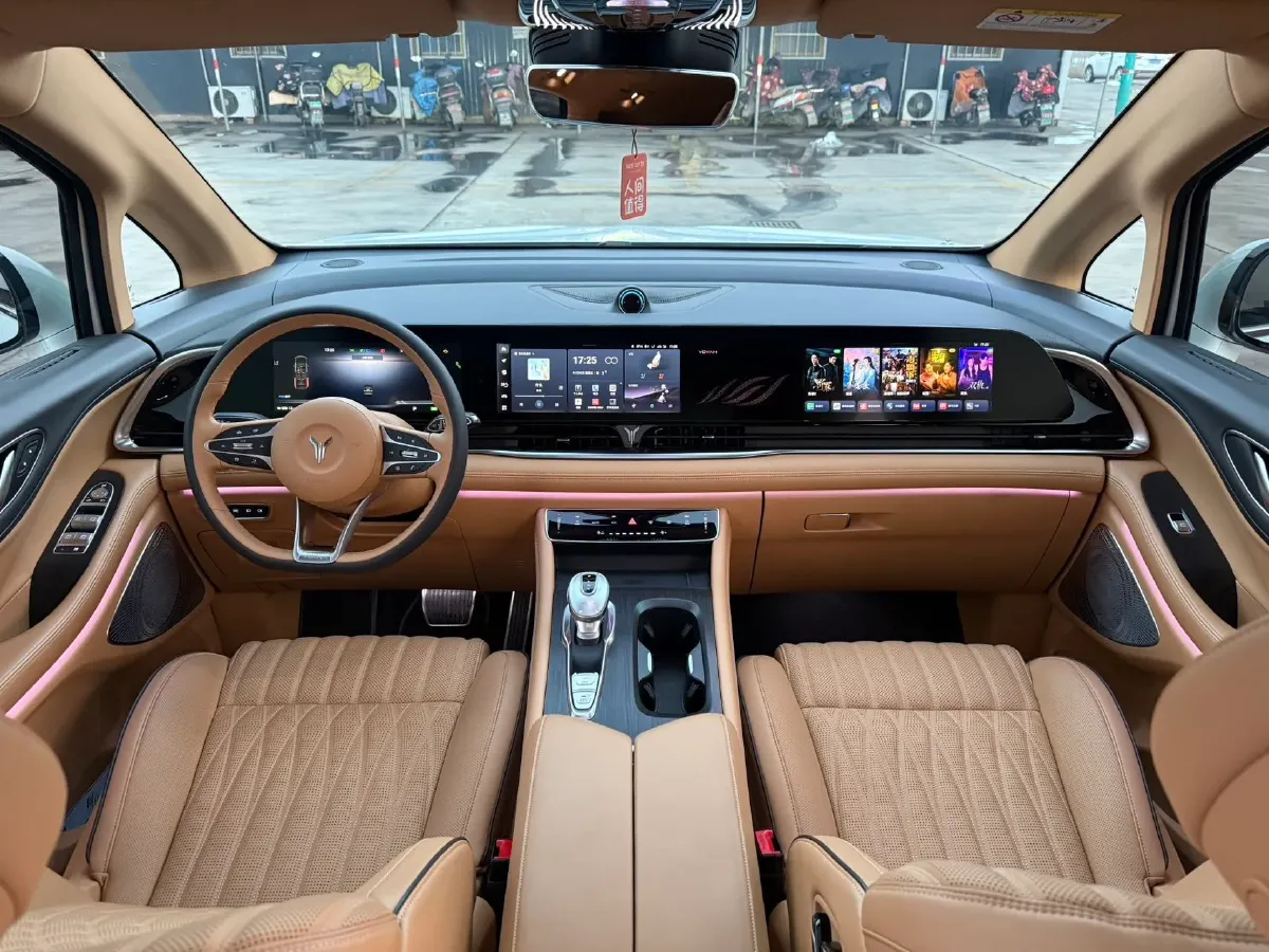 2022 Voyah Dream 1.5T 136HP L4 PHEV 25.57KWH,autocango,china used car exporter,china ev exporter,chinese used car exporter,chinese used ev exporter