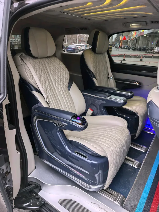 2021 Buick GL8 2.0T 237HP L4 9AT,autocango,china used car exporter,china ev exporter,chinese used car exporter,chinese used ev exporter