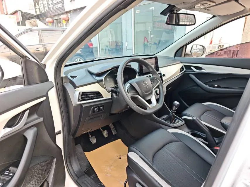 2019 BaoJun 360 1.5L 105HP L4 6MT,autocango,china used car exporter,china ev exporter,chinese used car exporter,chinese used ev exporter