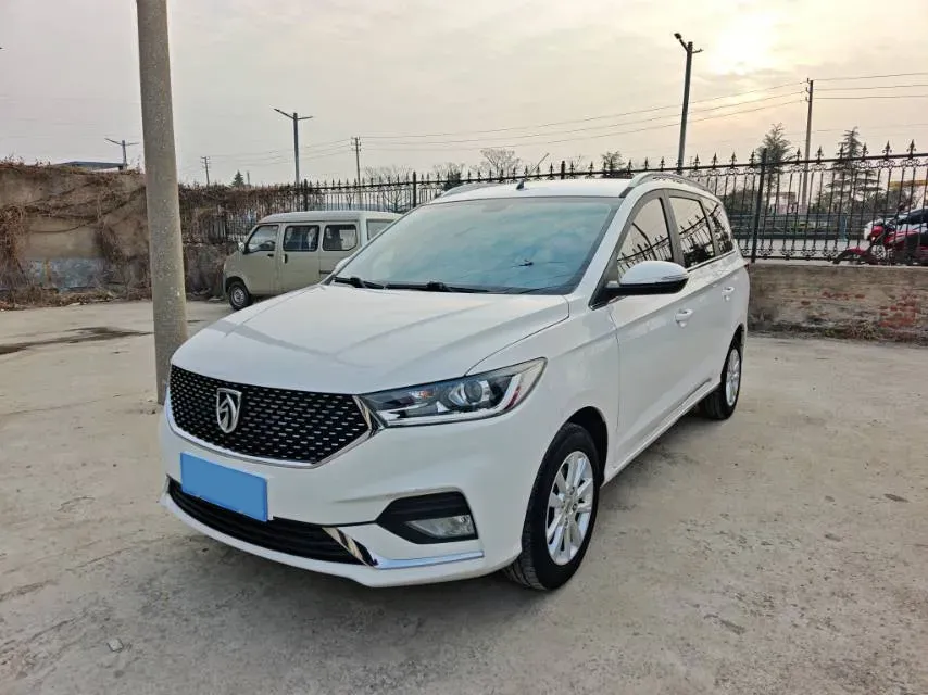 2019 BaoJun 360 1.5L 105HP L4 6MT,autocango,china used car exporter,china ev exporter,chinese used car exporter,chinese used ev exporter