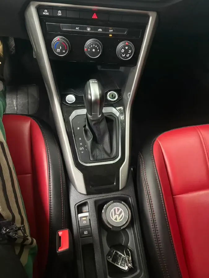 2022 Volkswagen T-Roc 1.4T 150HP L4 7DCT,autocango,china used car exporter,china ev exporter,chinese used car exporter,chinese used ev exporter