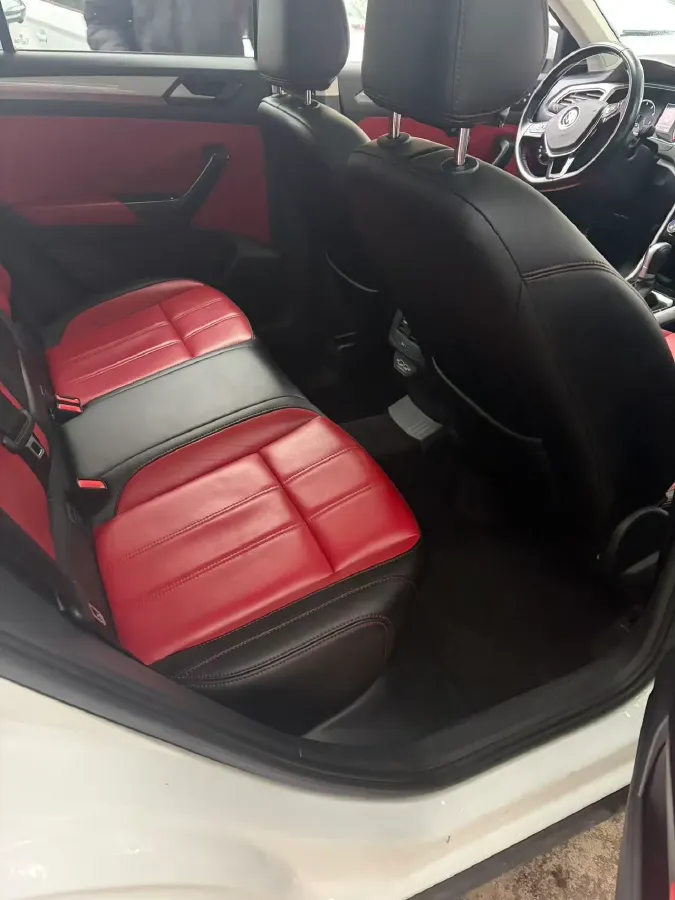 2022 Volkswagen T-Roc 1.4T 150HP L4 7DCT,autocango,china used car exporter,china ev exporter,chinese used car exporter,chinese used ev exporter